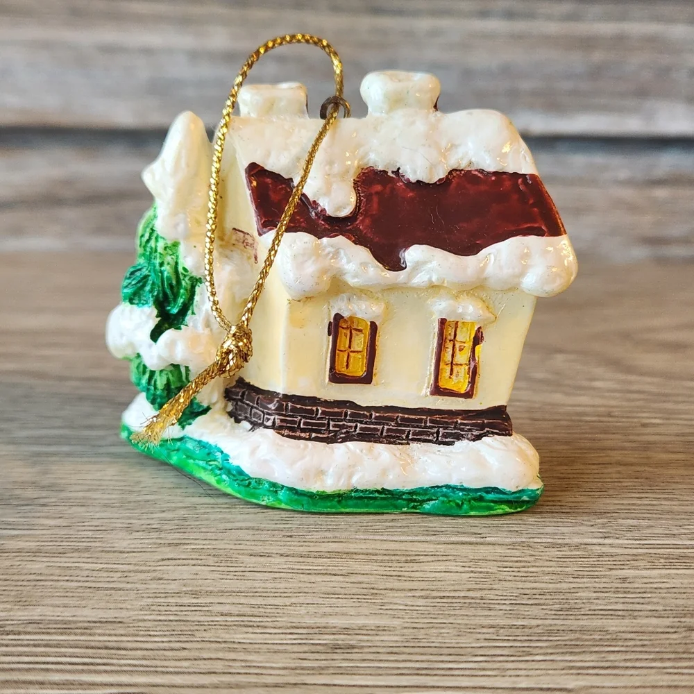 Russ Berrie A Christmas Village Ornament Snow Lodge
